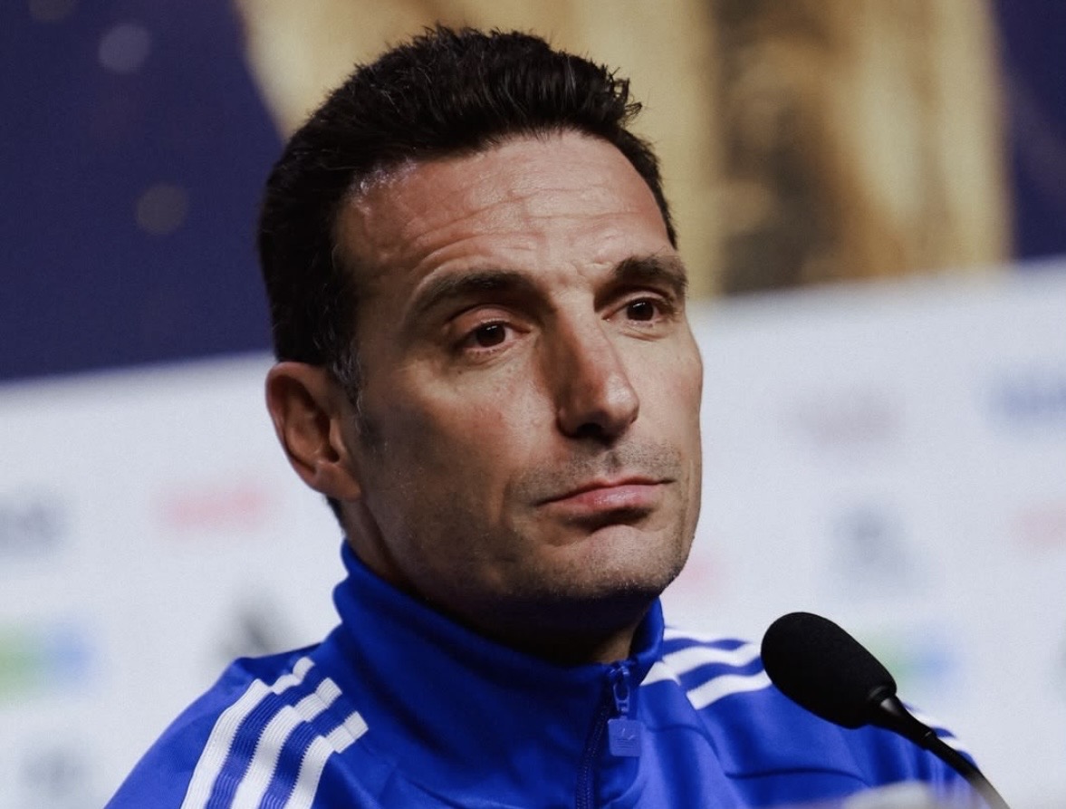 Scaloni bricht Pressekonferenz unter Tränen ab