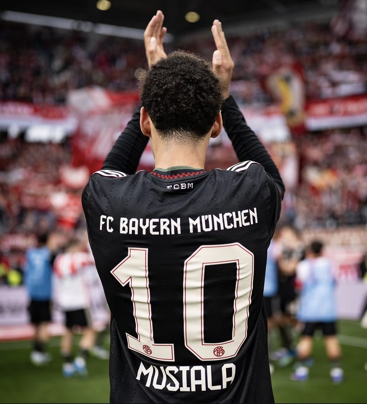 Vom Fußballtraum zum Bayern-Star: Jamal Musiala erzählt seine Geschichte für Kinder
